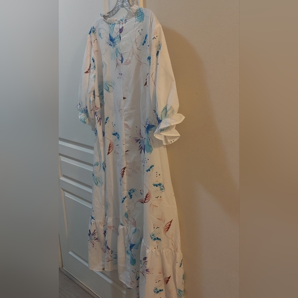 ZOLUCKY NWT Floral Design White Maxi Dress Size 2X - Picture 2 of 10